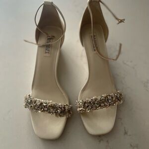 Badgley Mischka Cream Embellished Heels
